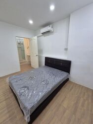 Orchard Road (D9), Terrace #523756581